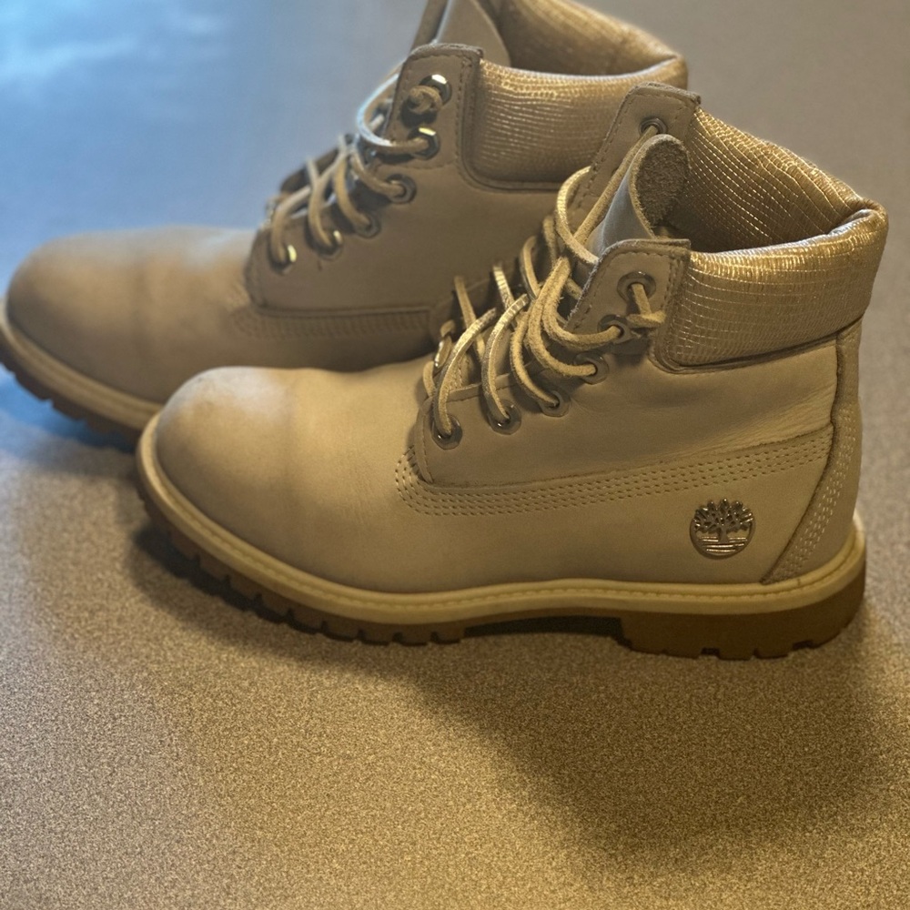 Timberland Light Gray w/silver leather Laces Boots